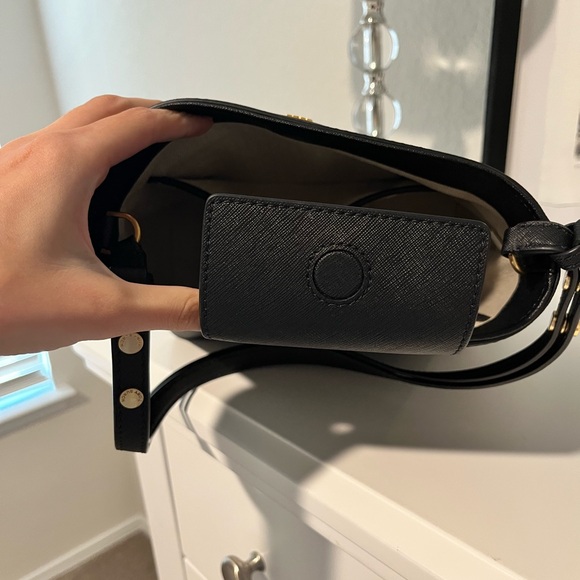 Tory Burch Black Leather Shoulder Bag with Gold Logo - Picture 6 of 8